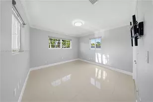 300 NE 175th St, North Miami Beach, FL 33162 - Photo 14