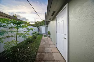 300 NE 175th St, North Miami Beach, FL 33162 - Photo 30