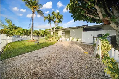 300 NE 175th St, North Miami Beach, FL 33162 - Photo 36