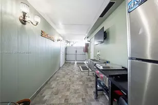 300 NE 175th St, North Miami Beach, FL 33162 - Photo 32