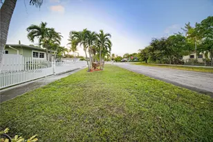 300 NE 175th St, North Miami Beach, FL 33162 - Photo 18
