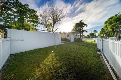 300 NE 175th St, North Miami Beach, FL 33162 - Photo 40