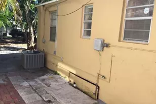 18202 NE 25th Pl, North Miami Beach, FL 33160 - Photo 4