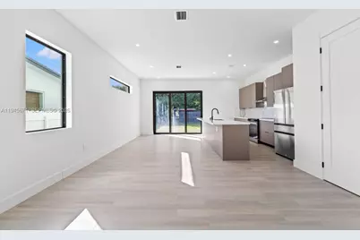 740 NW 24th Ct, Miami, FL 33125 - Photo 12
