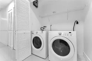 1541 NW 1st Ct, Miami, FL 33136 - Photo 4