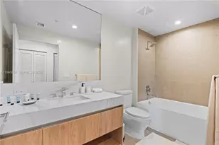 11 NE 6th St, Miami, FL 33132 - Photo 12