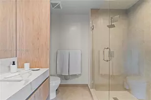 11 NE 6th St, Miami, FL 33132 - Photo 28