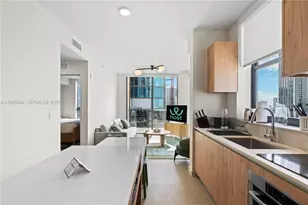 11 NE 6th St, Miami, FL 33132 - Photo 16