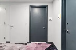 227 NE 2nd St, Miami, FL 33132 - Photo 2