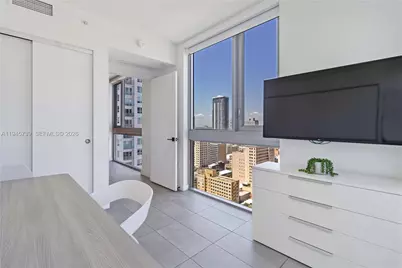 227 NE 2nd St #2506, Miami, FL 33132 - Photo 14