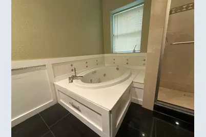 [Address not provided], North Miami Beach, FL 33179 - Photo 12