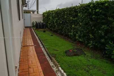1190 W 33rd St, Hialeah, FL 33012 - Photo 8