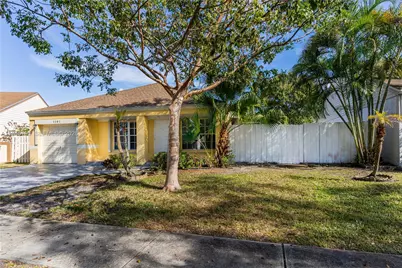 1101 SW 86th Ave, Pembroke Pines, FL 33025 - Photo 2