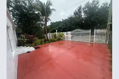 410 NW 98th St, Miami, FL 33150 - Photo 4
