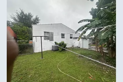 410 NW 98th St, Miami, FL 33150 - Photo 10