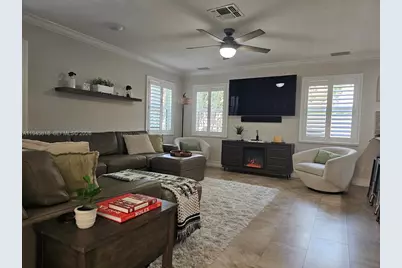 3070 Perriwinkle Cir, Davie, FL 33328 - Photo 12