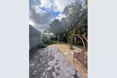 407 SE 4th Ter #407, Dania Beach, FL 33004 - Photo 10