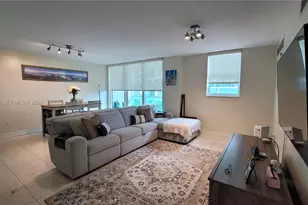 31 SE 5th St, Miami, FL 33131 - Photo 4