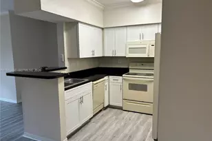 151 SW 117th Ave, Pembroke Pines, FL 33025 - Photo 4