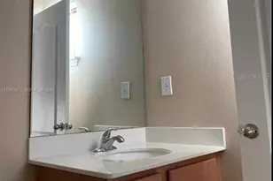 11016 Tahiti Isle Ln, Other City - In The State Of Florida, FL 33647 - Photo 4