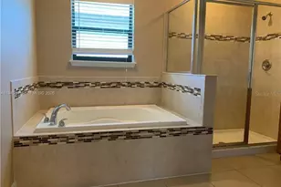 11016 Tahiti Isle Ln, Other City - In The State Of Florida, FL 33647 - Photo 10