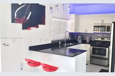 690 E 6th Pl, Hialeah, FL 33010 - Photo 8