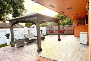 690 E 6th Pl, Hialeah, FL 33010 - Photo 16