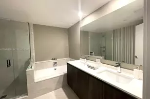 488 NE 18th St, Miami, FL 33132 - Photo 46