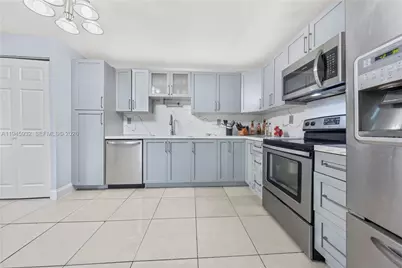 3430 NW 16th St, Miami, FL 33125 - Photo 12