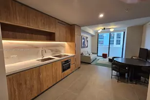 11 NE 6th St, Miami, FL 33132 - Photo 6