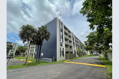 10090 NW 80th Ct #1304, Hialeah Gardens, FL 33016 - Photo 4