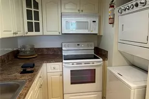 10090 NW 80th Ct, Hialeah Gardens, FL 33016 - Photo 38