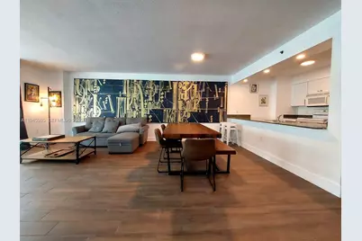 1200 Brickell Bay Dr #3708, Miami, FL 33131 - Photo 2