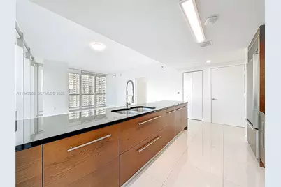 475 Brickell Ave #4215, Miami, FL 33131 - Photo 8
