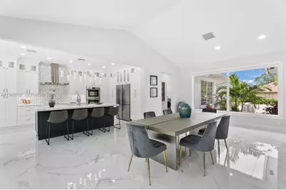 17 Surrey Rd, Palm Beach Gardens, FL 33418 - Photo 10