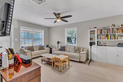 709 SW 7th Ave #A, Hallandale Beach, FL 33009 - Photo 4