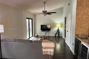 10140 NW 21st Ct, Pembroke Pines, FL 33026 - Photo 8