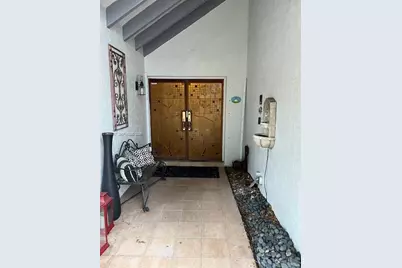 10140 NW 21st Ct, Pembroke Pines, FL 33026 - Photo 2