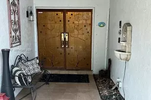 10140 NW 21st Ct, Pembroke Pines, FL 33026 - Photo 2