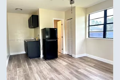 645 NW 1st St, Florida City, FL 33034 - Photo 6