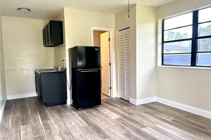 645 NW 1st St, Florida City, FL 33034 - Photo 6