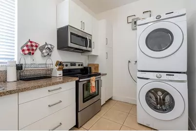 8028 NW 5th Ct, Miami, FL 33150 - Photo 18