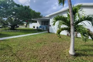 19930 SW 118th Pl, Miami, FL 33177 - Photo 4