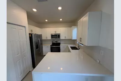 3326 W 112th St, Hialeah, FL 33018 - Photo 8