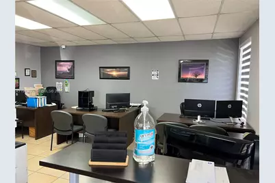6912 NW 72 Avenue, Miami, FL 33166 - Photo 2