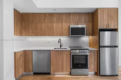 650 SW 1st St #201, Miami, FL 33130 - Photo 4