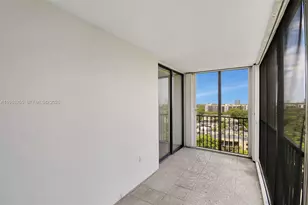 20100 W Country Club Dr, Aventura, FL 33180 - Photo 30