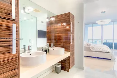 2020 N Bayshore Dr #2404, Miami, FL 33137 - Photo 10