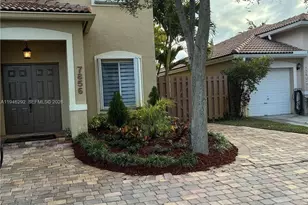 7856 NW 194th St, Hialeah, FL 33015 - Photo 2