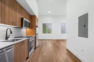 650 SW 1st St, Miami, FL 33130 - Photo 22